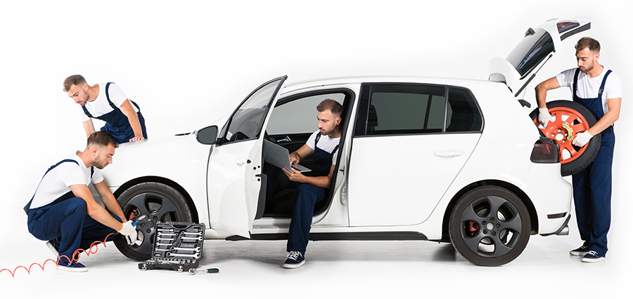 Biø som får service av flere ansatte